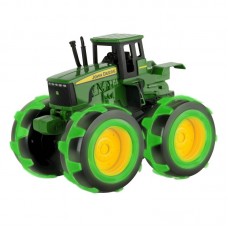 John Deere Трактор с големи светещи гуми John Deere Трактор с големи светещи гуми