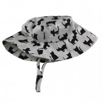 Комес Бебешка шапка бяла с котки Комес Бебешка шапка бяла с котки