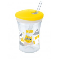 Nuk Чаша със сламка Evolution Action Cup, жълта Nuk Чаша със сламка Evolution Action Cup, жълта