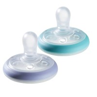 Tommee Tippee Ортодонтични залъгалки Breast-Like Night 0-6м с кутия за стерилизиране